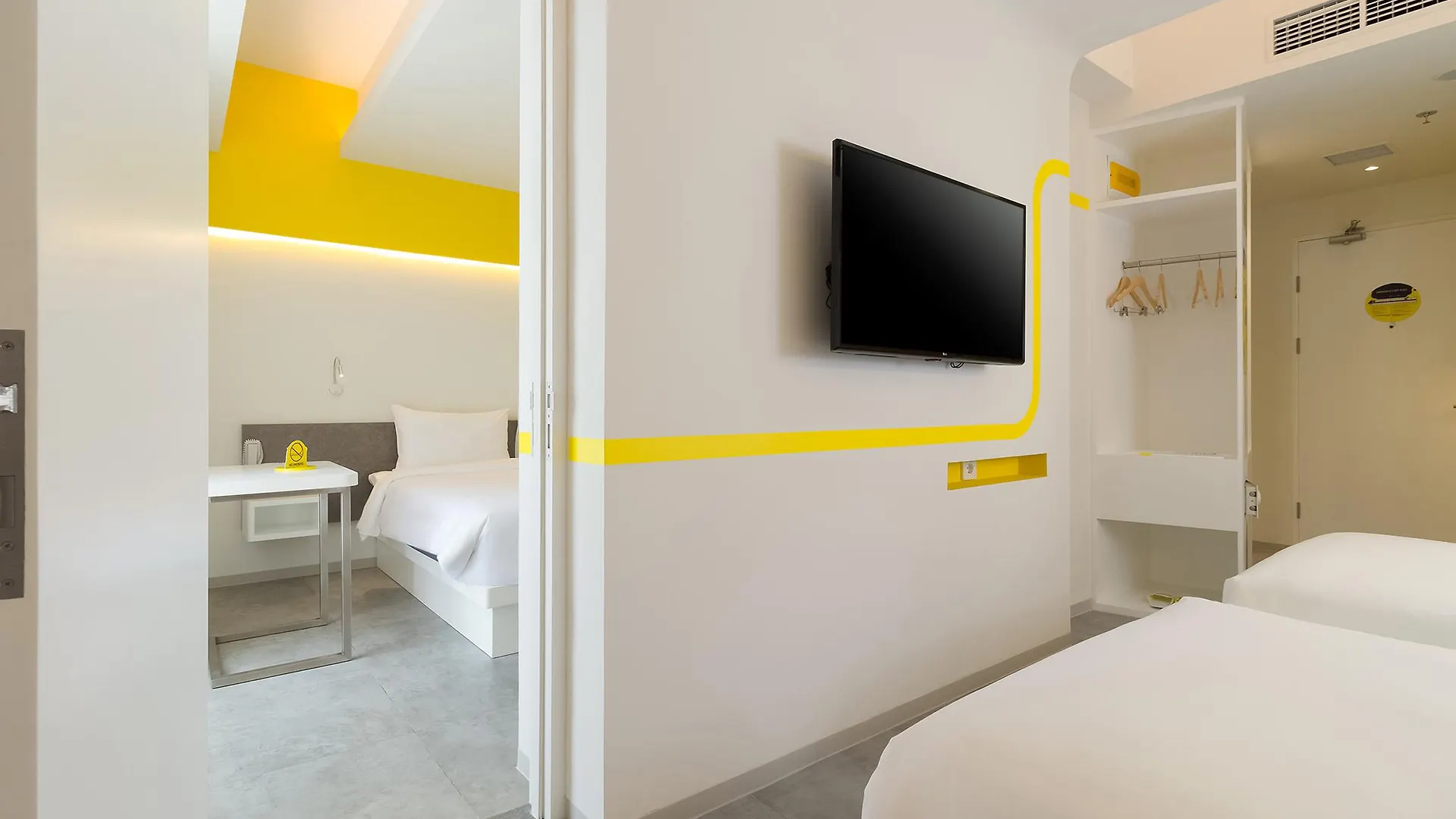 Yello Hotel Kuta Beachwalk Bali 3*, كوتا