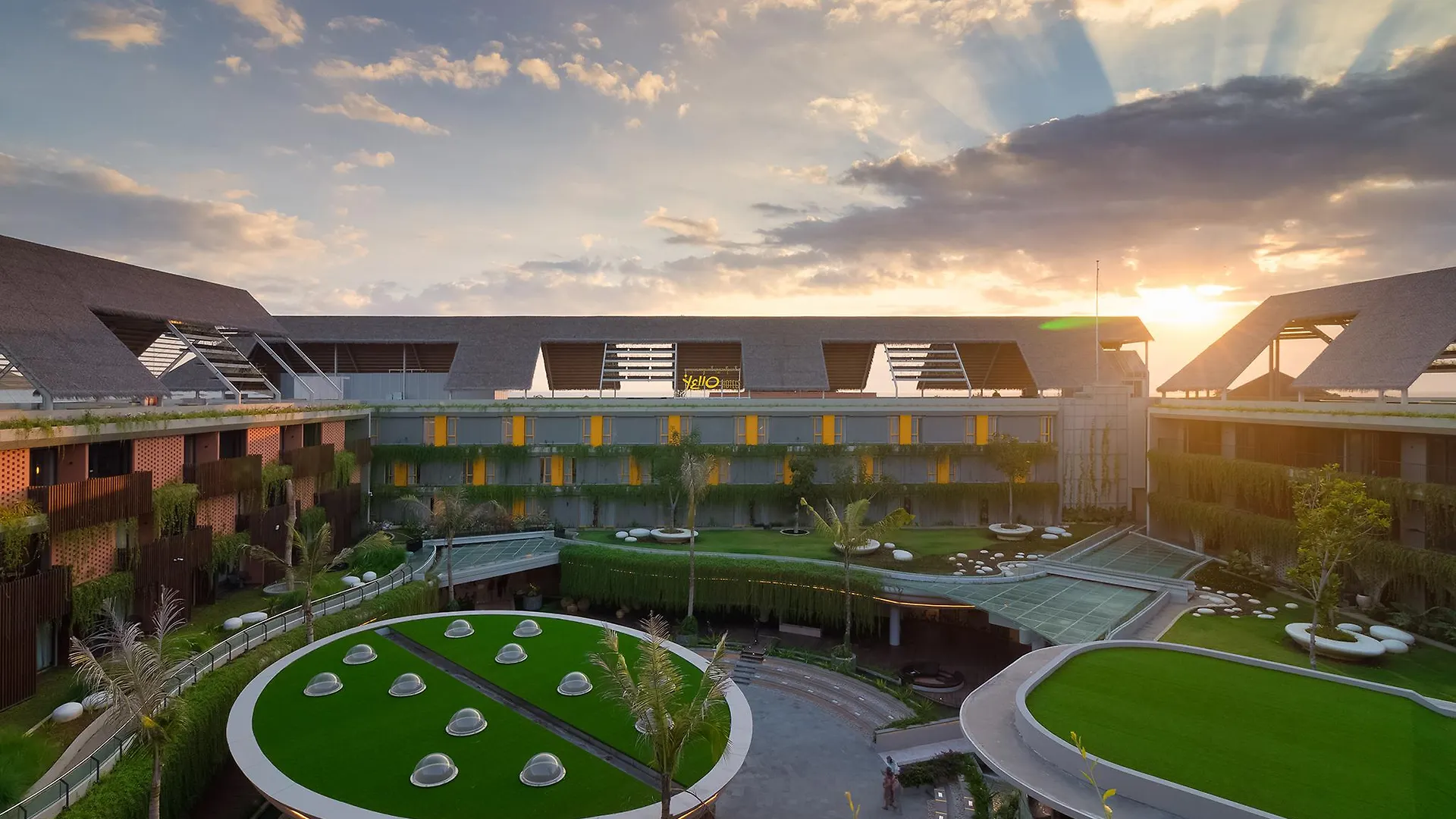 Yello Hotel Kuta Beachwalk Bali