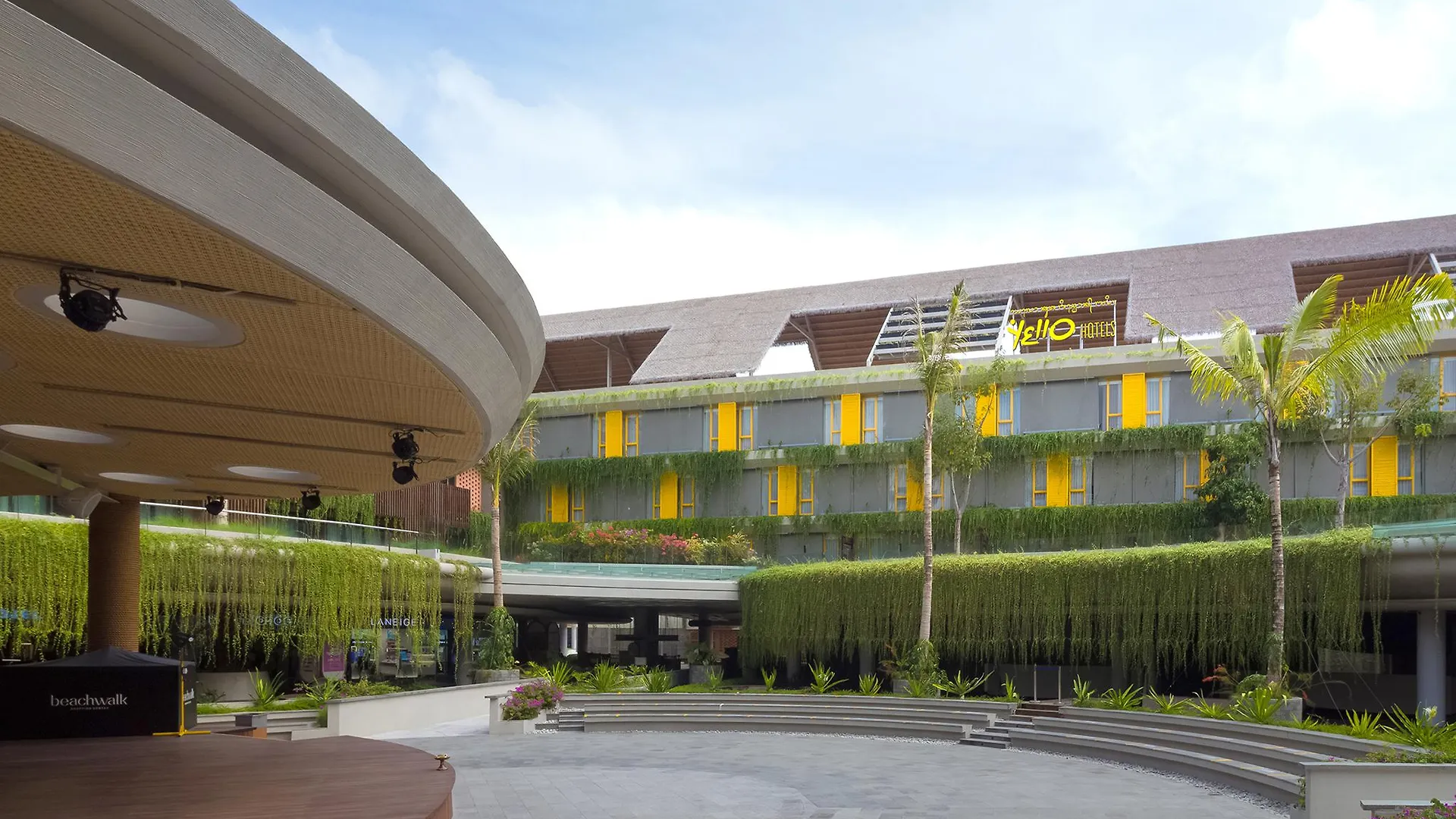 Yello Hotel Kuta Beachwalk Bali